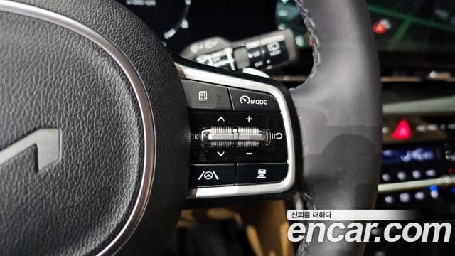 Kia Carnival 2023 — ფოტო 20/20