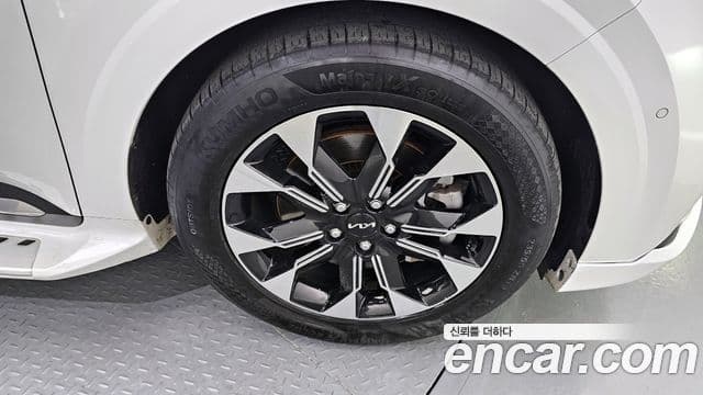 Kia Carnival 2023 — Фото 5/20