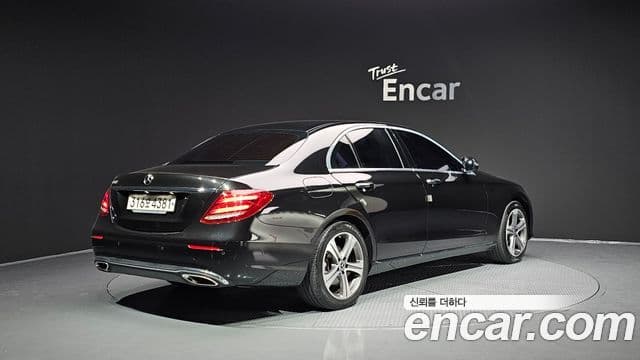 Mercedes-Benz E-Class 2019 — ფოტო 5/20