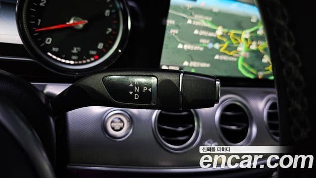 Mercedes-Benz E-Class 2019 — ფოტო 12/20