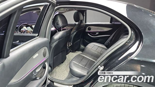 Mercedes-Benz E-Class 2019 — ფოტო 7/20