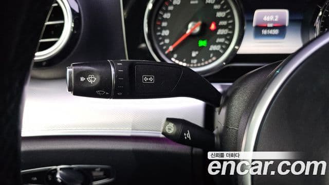 Mercedes-Benz E-Class 2019 — ფოტო 19/20