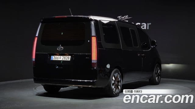 Hyundai Staria 2021 — ფოტო 2/20