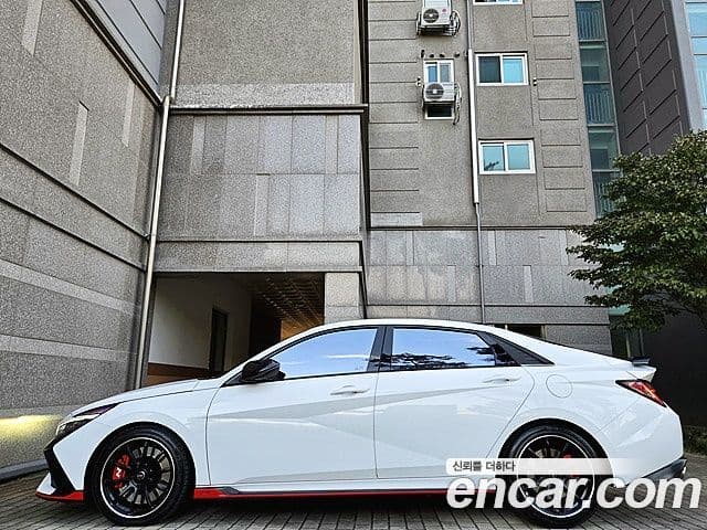 Hyundai The New Avante Hybrid 2022 — Photo 13/20