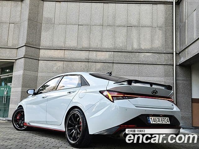 Hyundai The New Avante Hybrid 2022 — Photo 19/20