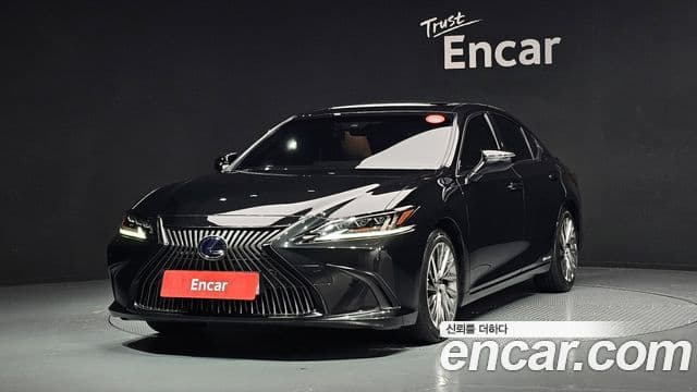 Lexus ES300h 2019 — ფოტო 18/20