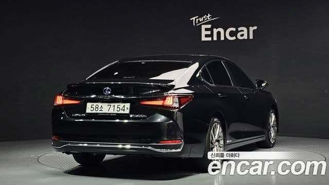 Lexus ES300h 2019 — ფოტო 5/20