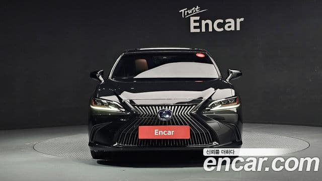 Lexus ES300h 2019 — ფოტო 1/20
