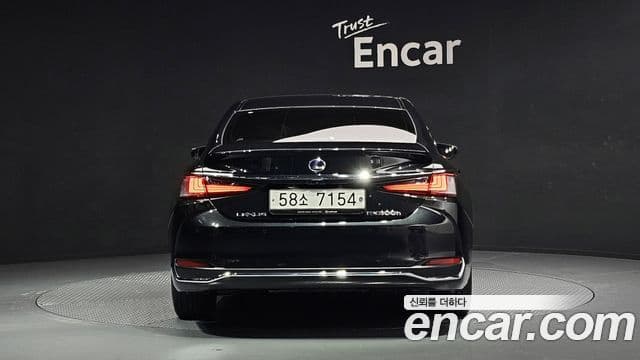 Lexus ES300h 2019 — ფოტო 2/20