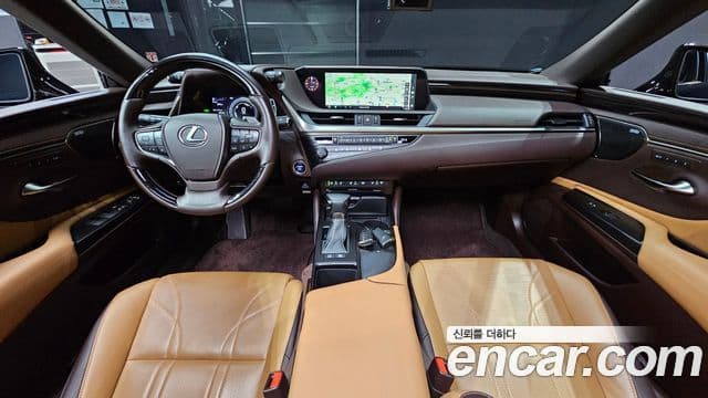 Lexus ES300h 2019 — ფოტო 12/20