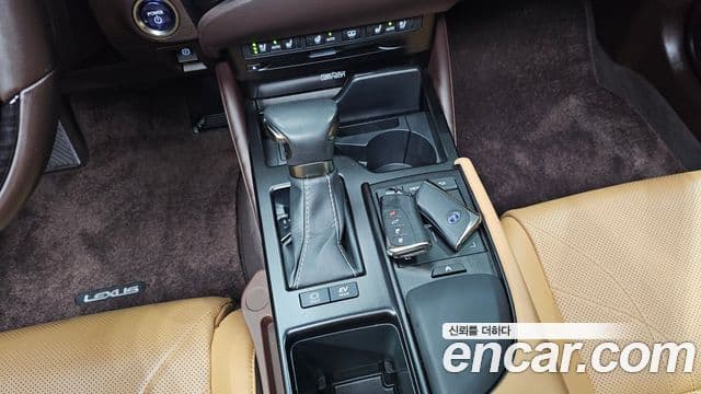 Lexus ES300h 2019 — ფოტო 15/20