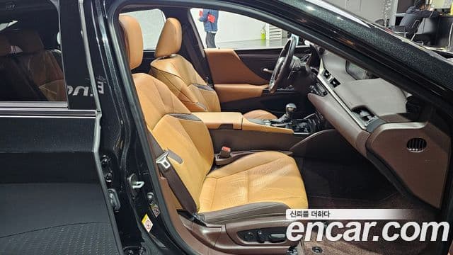 Lexus ES300h 2019 — ფოტო 3/20