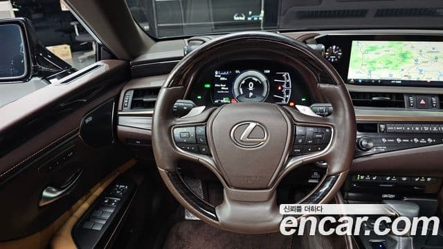 Lexus ES300h 2019 — ფოტო 4/20