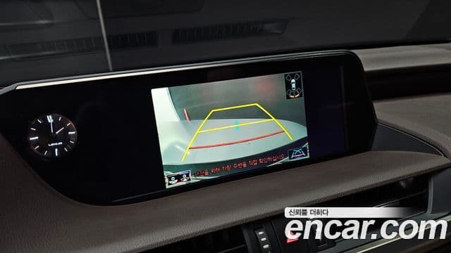 Lexus ES300h 2019 — ფოტო 13/20