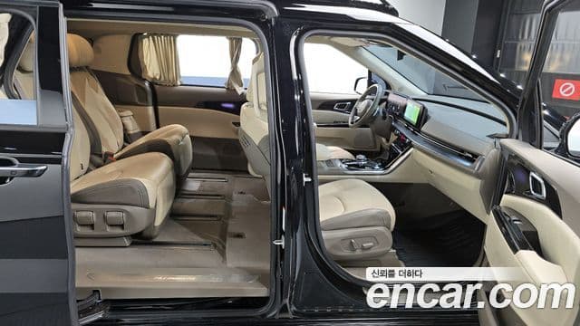 Kia Carnival 2022 — ფოტო 8/20