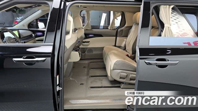 Kia Carnival 2022 — фото 11 из 20