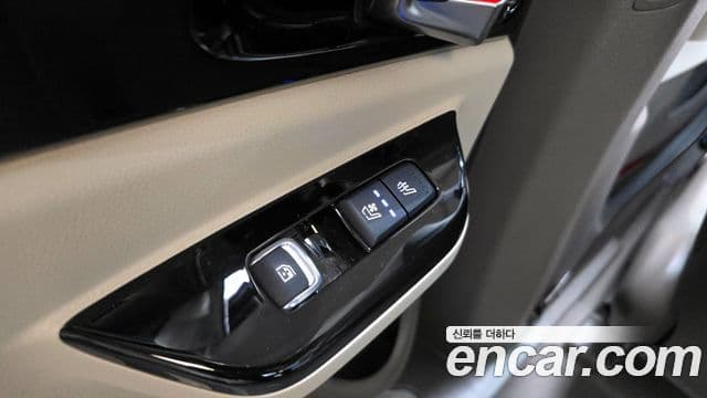 Kia Carnival 2022 — ფოტო 18/20