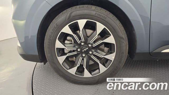 Kia Carnival 2023 — фото 5 из 20