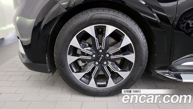 Kia Carnival 2022 — Photo 14/23
