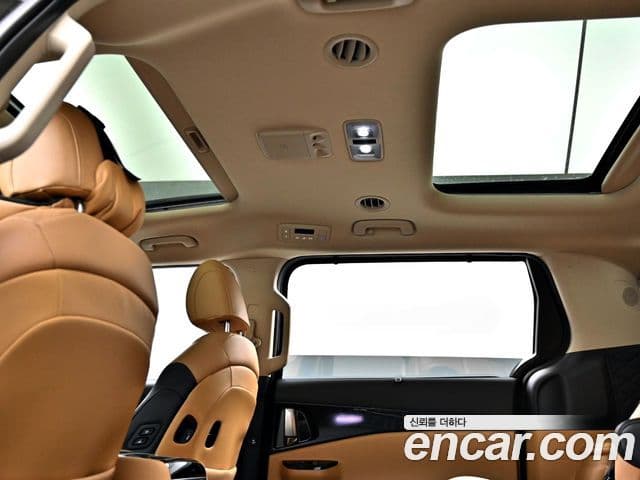 Kia Carnival 2022 — Photo 9/23