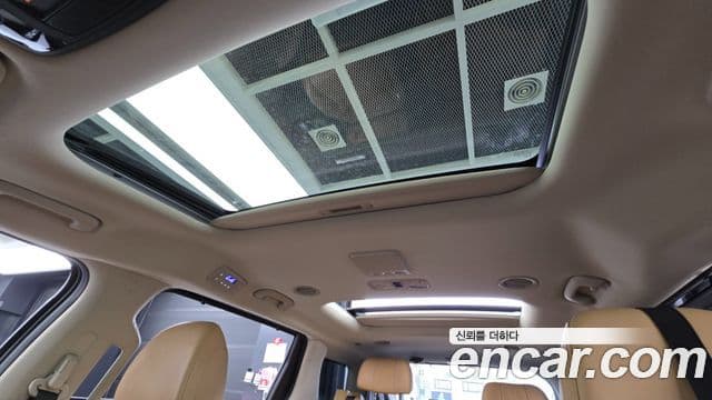 Kia Carnival 2022 — Photo 12/23