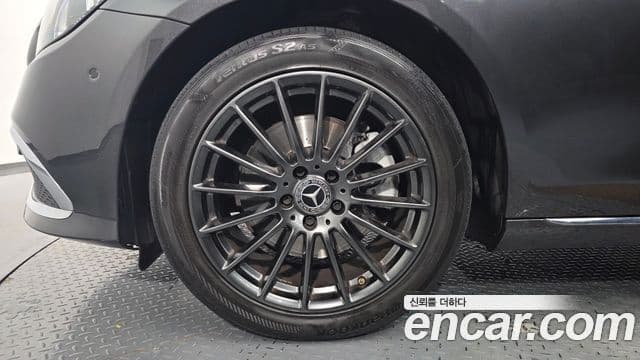 Mercedes-Benz E-Class 2021 — ფოტო 5/20