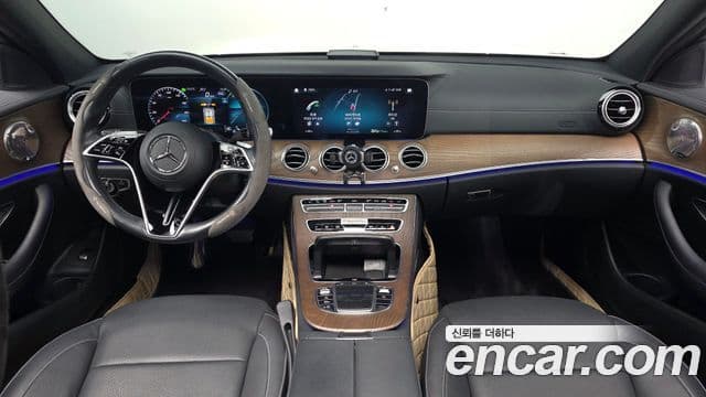 Mercedes-Benz E-Class 2021 — ფოტო 7/20