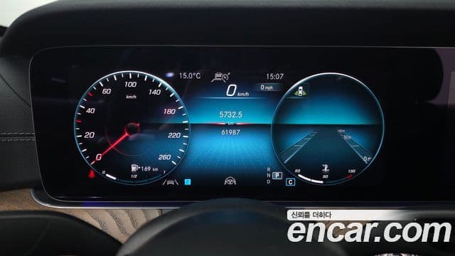 Mercedes-Benz E-Class 2021 — ფოტო 8/20