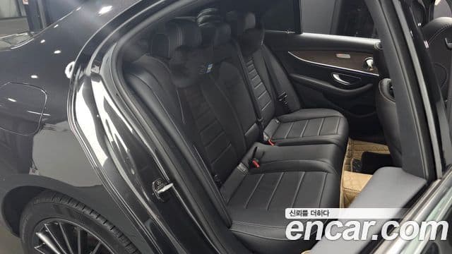 Mercedes-Benz E-Class 2021 — ფოტო 11/20