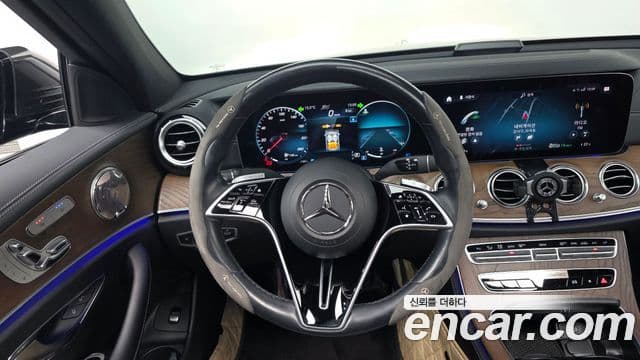 Mercedes-Benz E-Class 2021 — фото 13 из 20