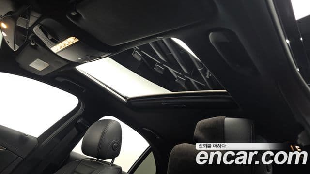 Mercedes-Benz E-Class 2021 — ფოტო 18/20