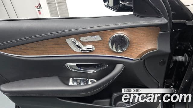 Mercedes-Benz E-Class 2021 — ფოტო 19/20