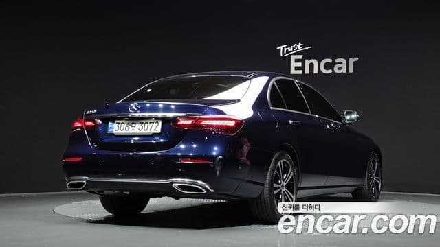 Mercedes-Benz E-Class 2021 — ფოტო 2/20