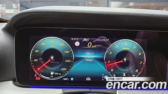Mercedes-Benz E-Class 2021 — ფოტო 8/20