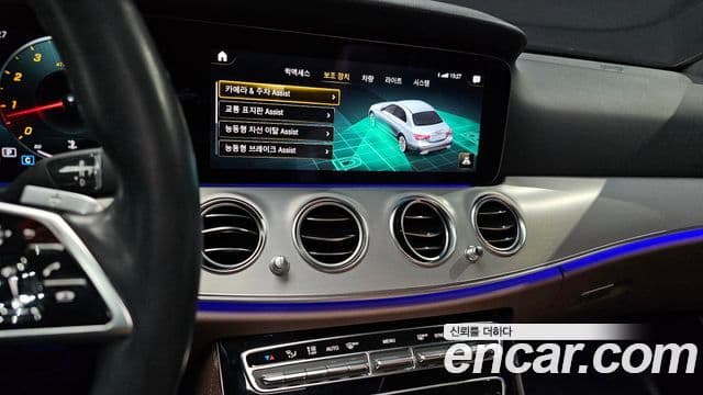Mercedes-Benz E-Class 2021 — ფოტო 14/20