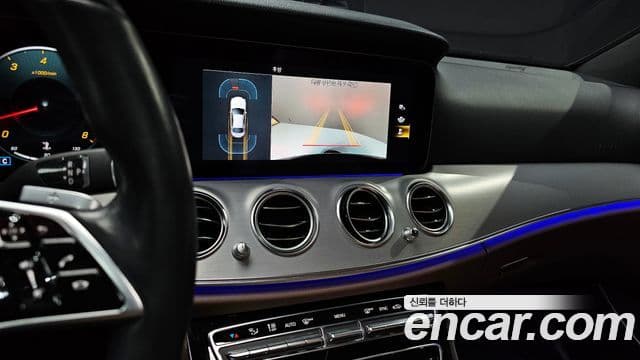 Mercedes-Benz E-Class 2021 — ფოტო 15/20