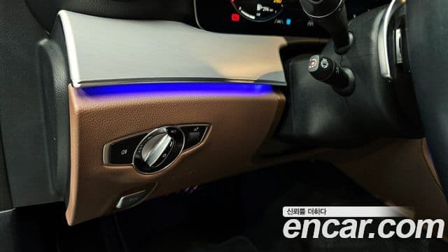 Mercedes-Benz E-Class 2021 — ფოტო 16/20
