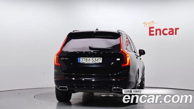 Volvo XC90 2021 — ფოტო 4/20