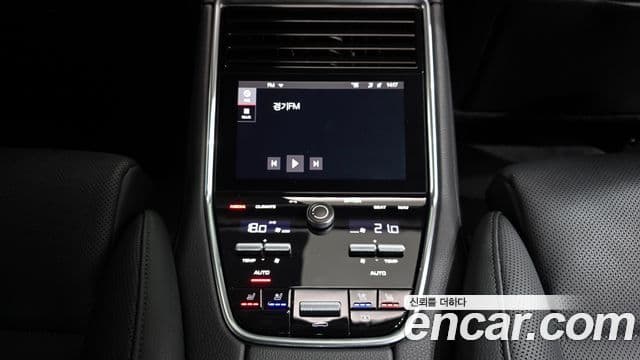 Porsche Panamera 2021 — ფოტო 19/20
