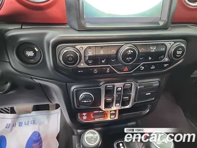 Jeep Wrangler 2023 — ფოტო 8/18