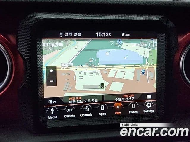 Jeep Wrangler 2023 — ფოტო 13/18