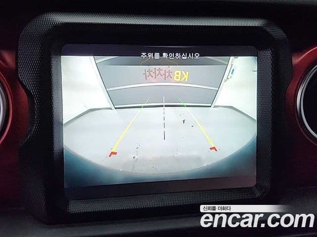 Jeep Wrangler 2023 — ფოტო 14/18