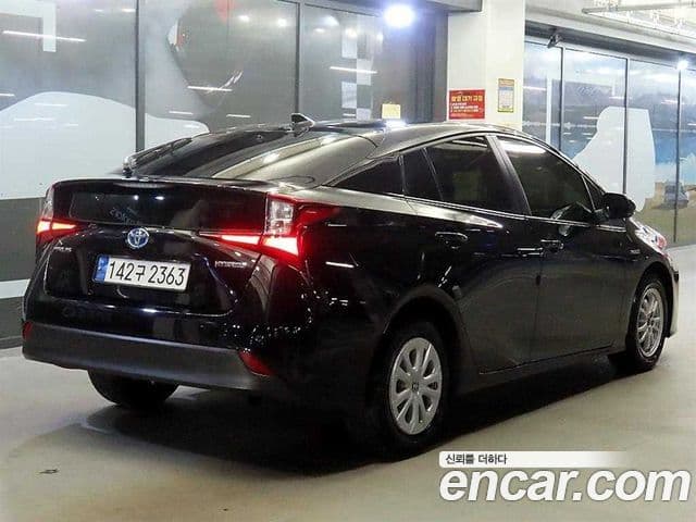 Toyota Prius 2022 — Şəkil 6/19