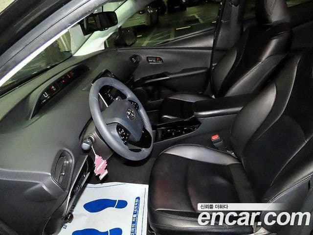 Toyota Prius 2022 — Şəkil 19/19