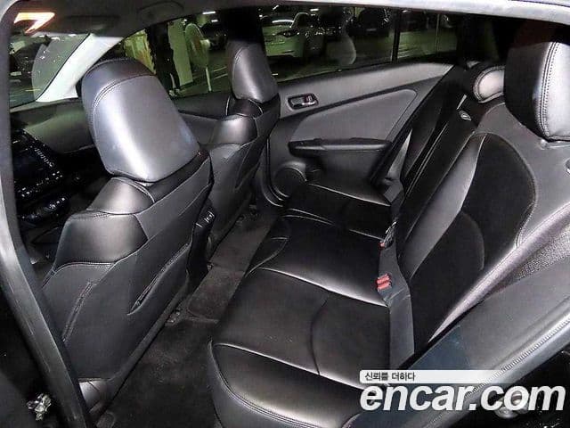 Toyota Prius 2022 — Şəkil 16/19