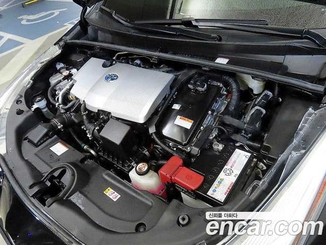 Toyota Prius 2022 — Şəkil 4/19