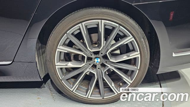 BMW 7 Series 2020 — Photo 1/20