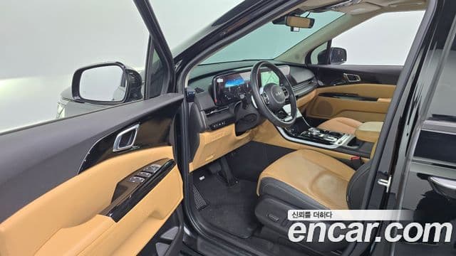 Kia Carnival 2021 — фото 10 из 20