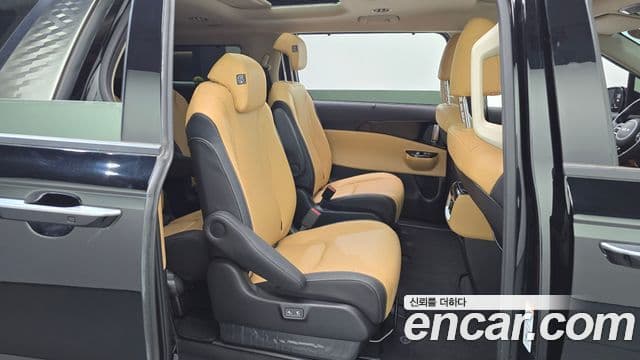 Kia Carnival 2021 — фото 12 из 20