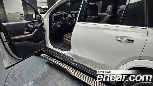 Mercedes-Benz GLS-Class 2022 — Photo 10/20